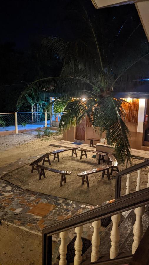 Maya Guest House - Sipaway Island San Carlos  Buitenkant foto
